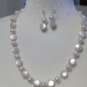 AVAILABLE -Jewelry Handmade 24"freshwater Pearls white Peridot Silver.925 clasp.
